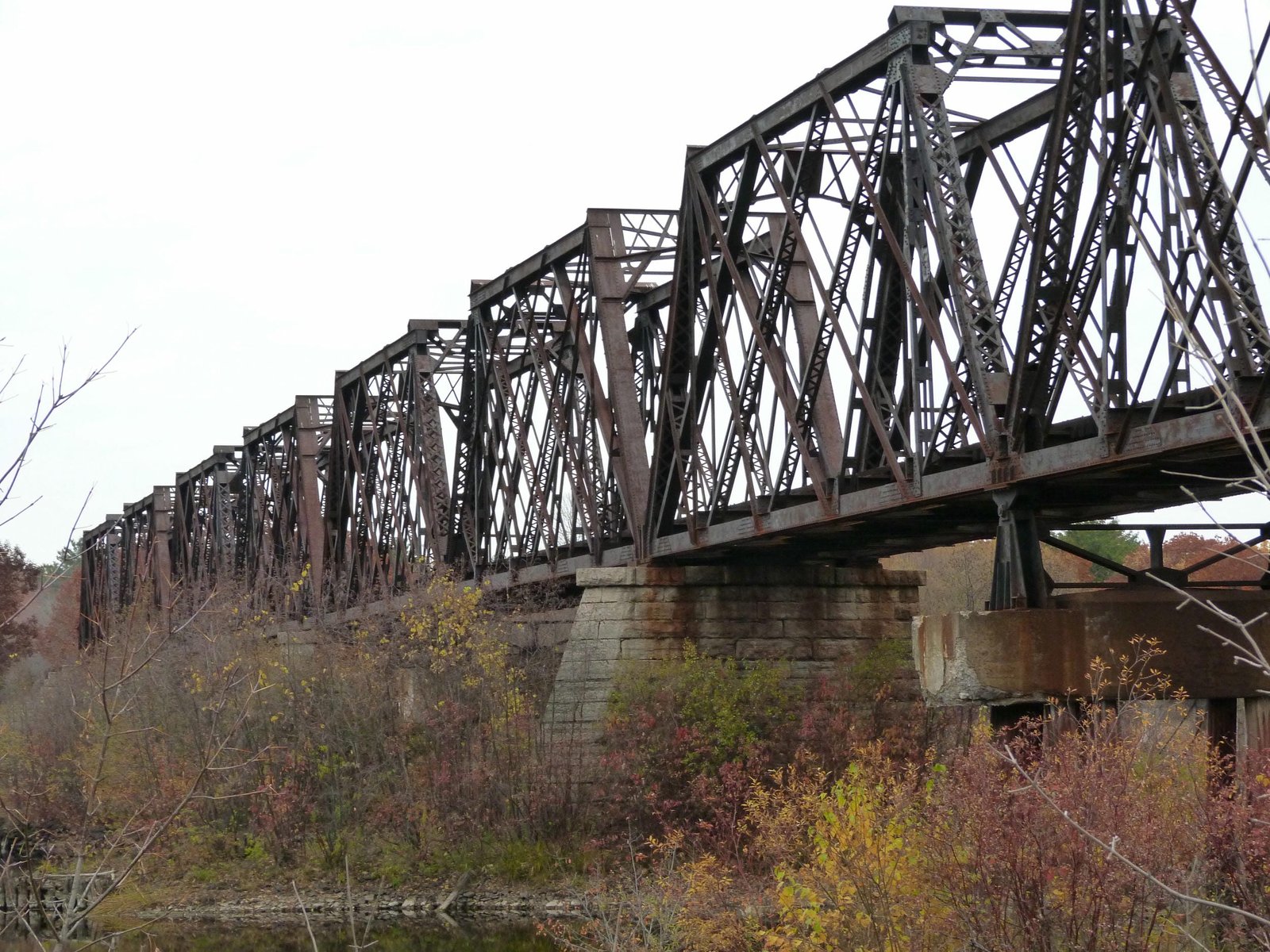 Looking north along bridge.  Photo credit: Nathan Holth (Historicbridges.org); used with permission.
